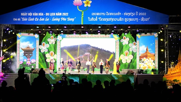 Bản tình ca Sơn La-Luông Pha Băng