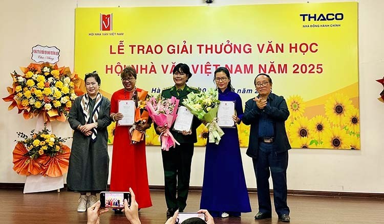 Các nhà thơ nữ là những người trung thực nhất với nỗi buồn của mình