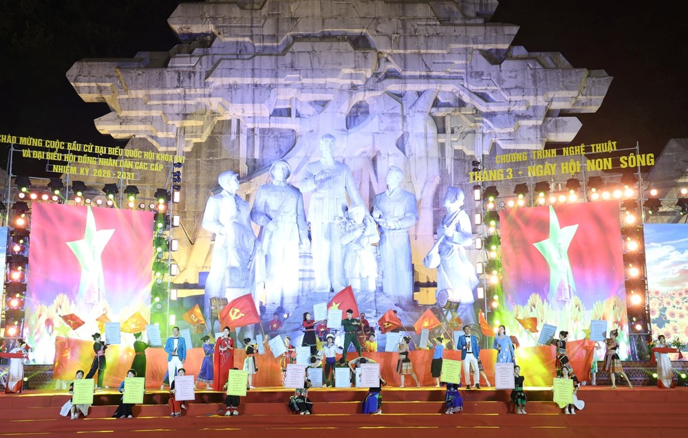 Hào hùng chương trình nghệ thuật đặc biệt “Tháng 3 - Ngày hội non sông”