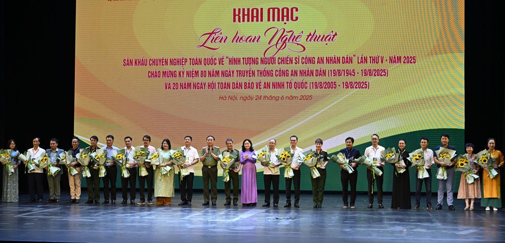 Khai mạc Liên hoan Nghệ thuật sân khấu chuyên nghiệp toàn quốc về “Hình tượng người chiến sĩ công an nhân dân“