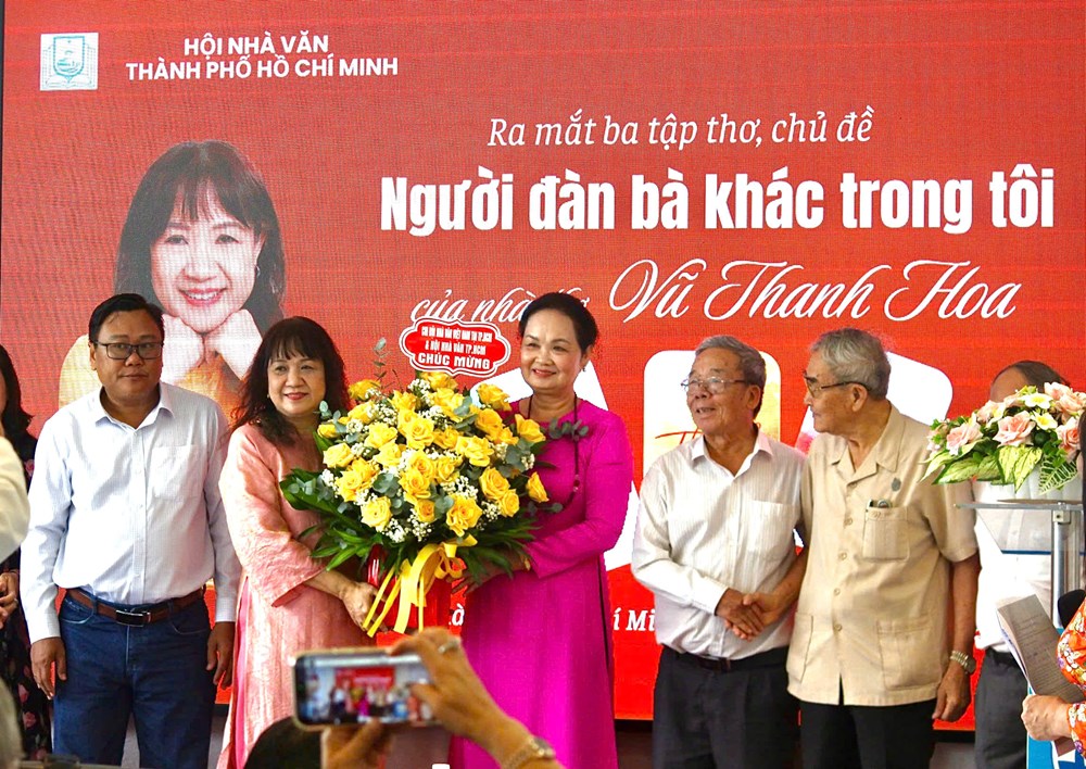 Ra mắt bộ ba tập thơ “Vũ – Thanh – Hoa”