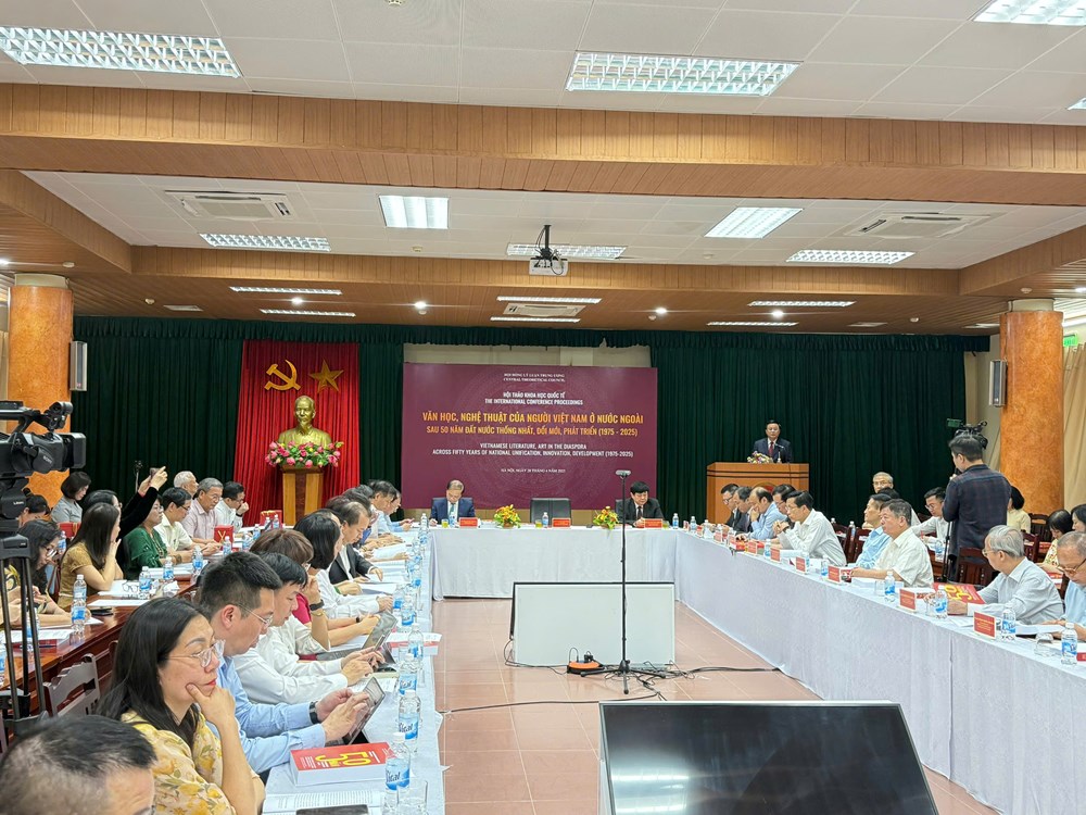 Tạo điều kiện phát triển văn học, nghệ thuật của người Việt Nam ở nước ngoài