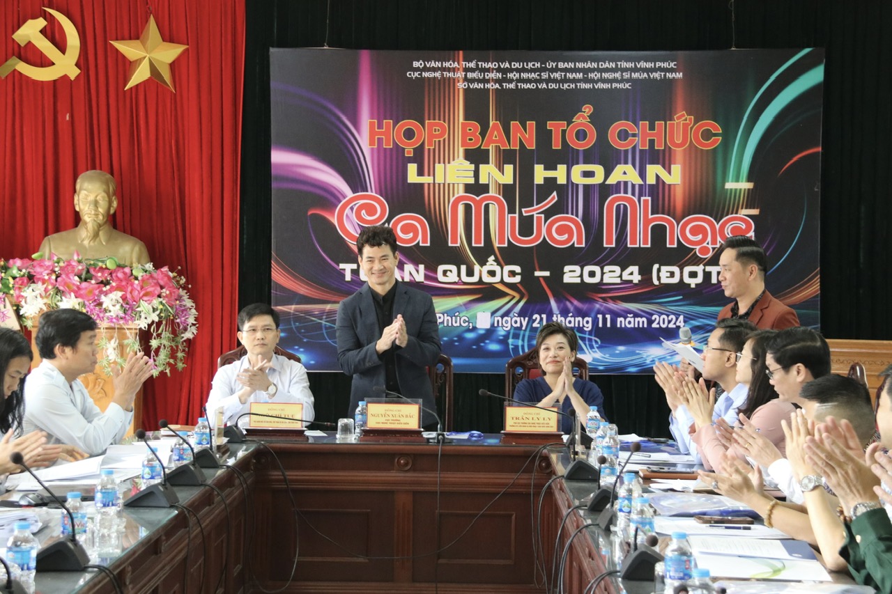 Thầm lặng sau màn nhung sân khấu tại Liên hoan Ca Múa Nhạc toàn quốc - 2024 (đợt 1)