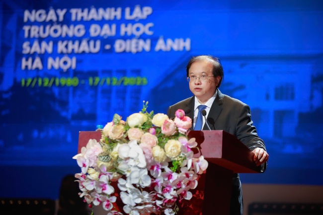 Thứ trưởng Bộ VHTTDL Tạ Quang Đông dự Lễ kỷ niệm 45 năm thành lập Trường Đại học Sân khấu – Điện ảnh Hà Nội