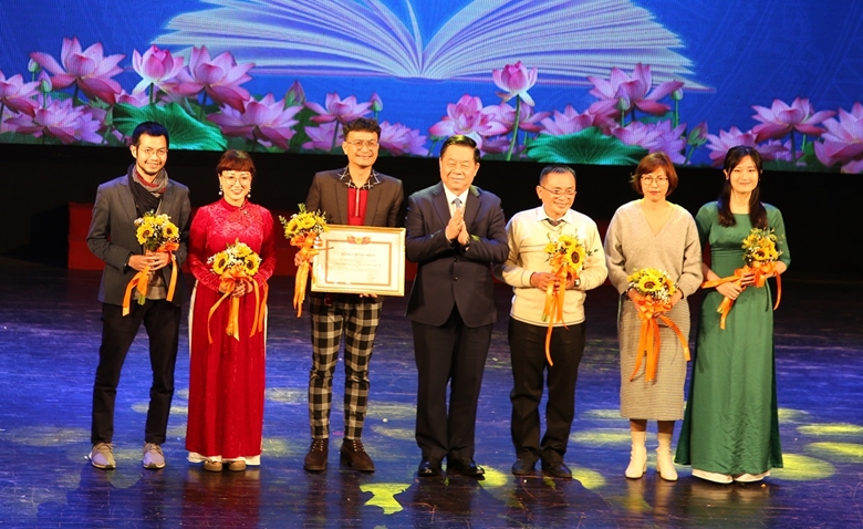 Trao tặng thưởng cho 20 tác phẩm lý luận, phê bình văn học, nghệ thuật