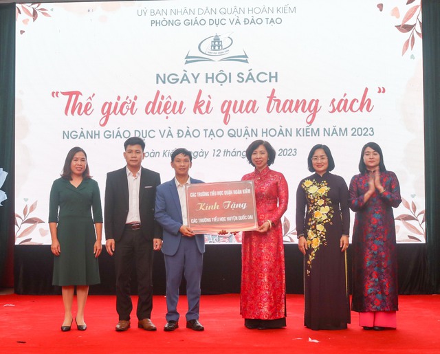 Tưng bừng Ngày hội sách ngành giáo dục quận Hoàn Kiếm 2023