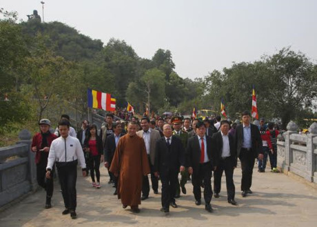 Bộ trưởng Hoàng Tuấn Anh kiểm tra công tác quản lý, tổ chức lễ hội tại Ninh Bình