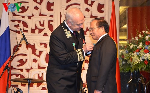 Bộ trưởng Hoàng Tuấn Anh nhận Huân chương Hữu nghị Liên bang Nga