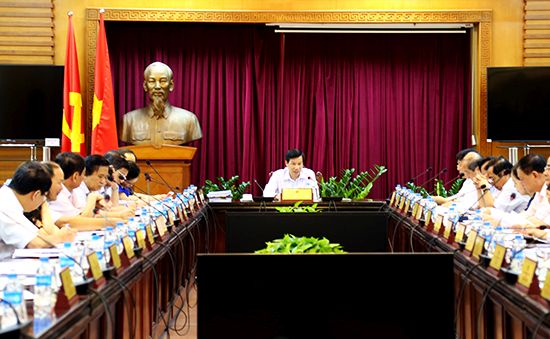 Bộ trưởng Nguyễn Ngọc Thiện chủ trì họp giao ban với các đơn vị chức năng của Bộ