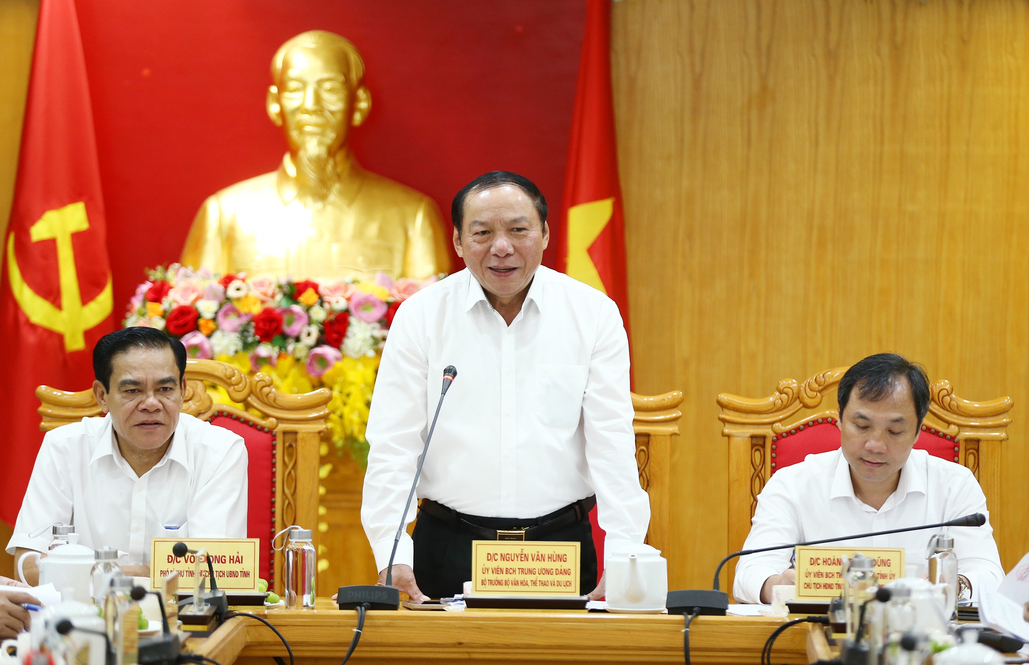 Bộ trưởng Nguyễn Văn Hùng: Bộ VHTTDL luôn ủng hộ, đồng hành để "đánh thức" những tiềm năng của núi Hồng, sông La, con người Hà Tĩnh