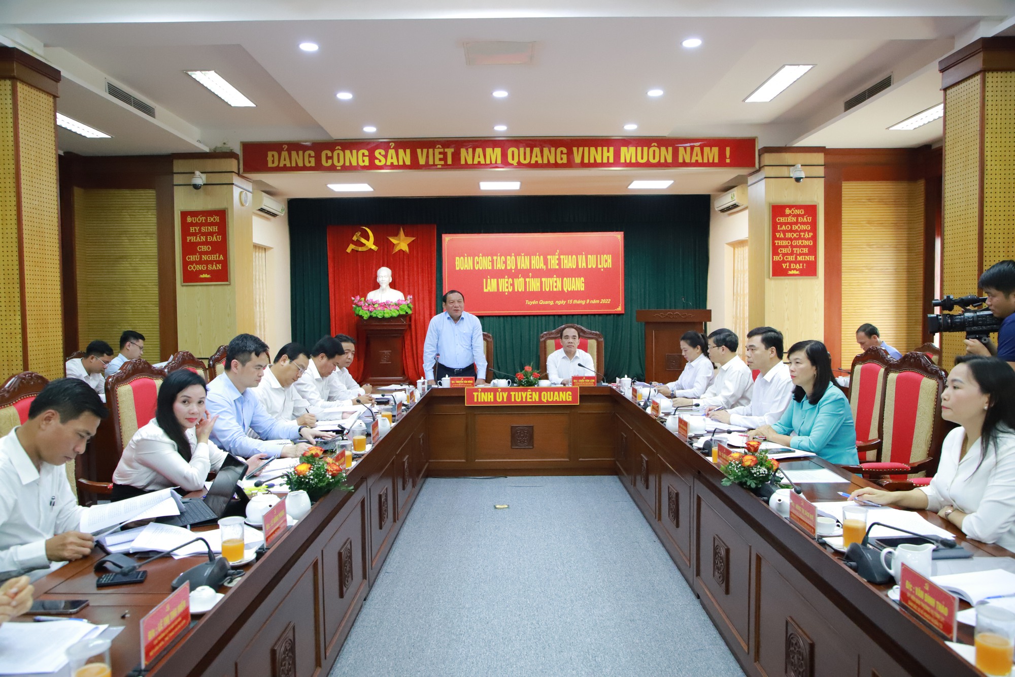 Bộ trưởng Nguyễn Văn Hùng: Giữ gìn phát huy bản sắc văn hóa dân tộc, bảo tồn tôn tạo các di tích lịch sử sẽ kiến tạo sự bền vững