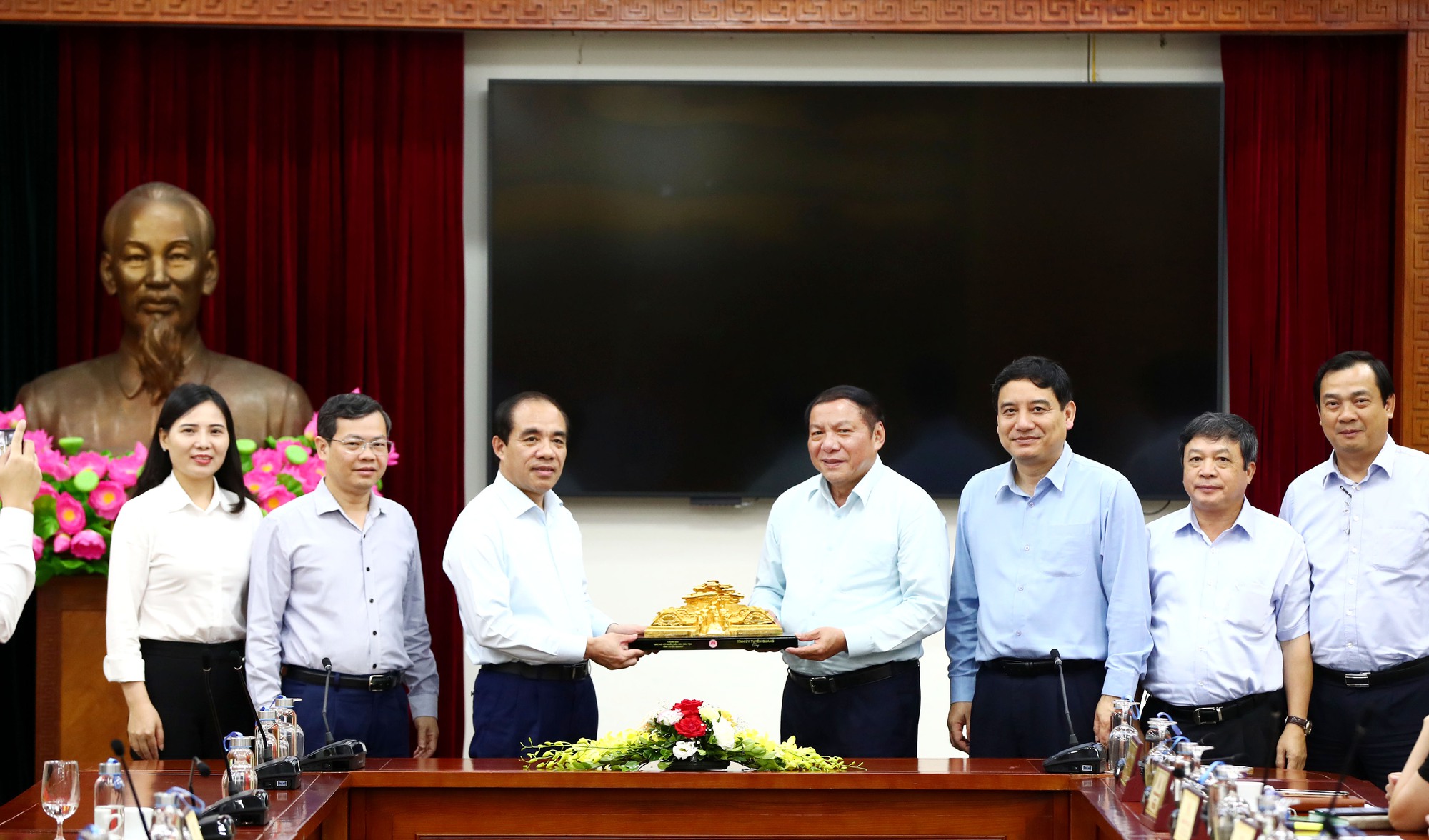 Bộ VHTTDL sẵn sàng hỗ trợ để Tuyên Quang trở thành điểm sáng trong phát triển văn hóa, thể thao, du lịch