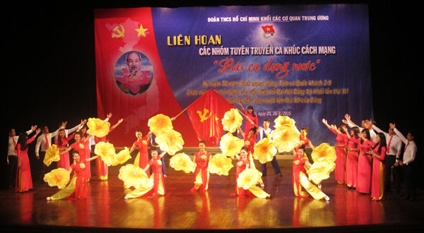Chung kết Liên hoan các nhóm tuyên truyền ca khúc cách mạng