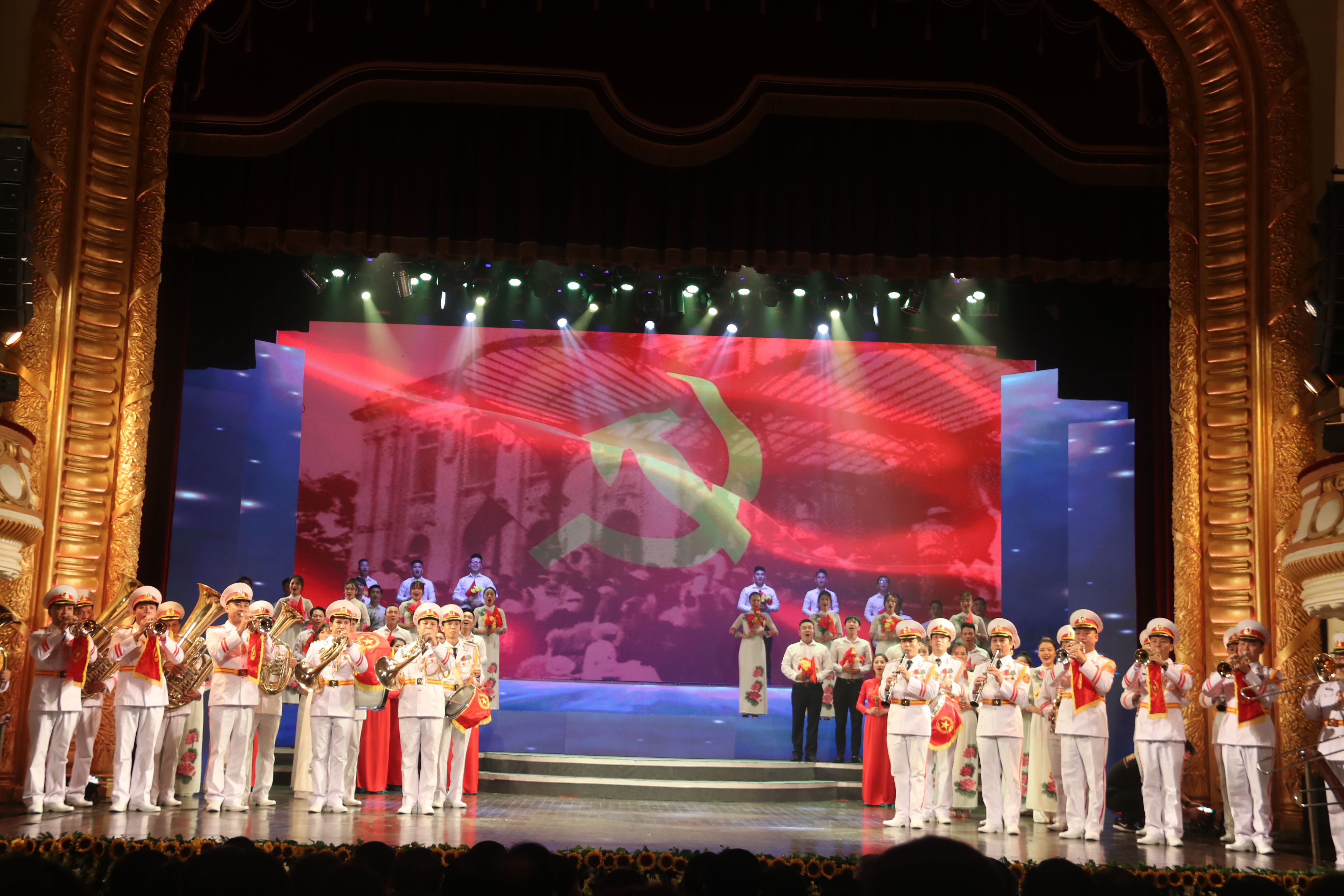 Chương trình nghệ thuật đặc biệt “Tổ quốc tôi chưa đẹp thế bao giờ" kỷ niệm 75 năm ngày Quốc khánh nước Cộng hòa xã hội chủ nghĩa Việt Nam