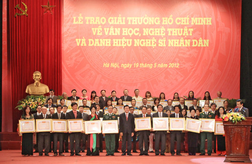 Công bố danh sách xét tặng “Giải thưởng Hồ Chí Minh”, “Giải thưởng Nhà nước” về VHNT