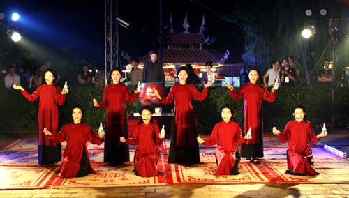 Đề nghị UNESCO xem xét đưa Hát xoan vào danh sách DSVHPVT của nhân loại