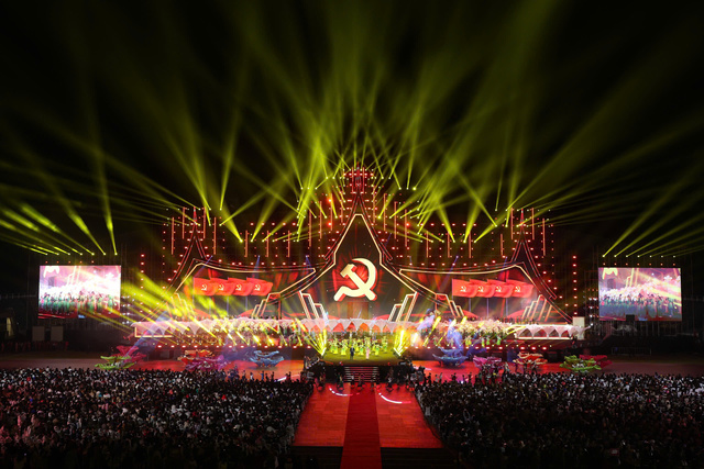 Đêm nghệ thuật đặc biệt của tình hữu nghị Việt - Lào: Mãi mãi xanh tươi, đời đời bền vững