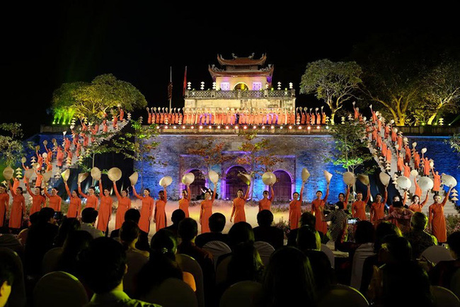 ​Festival Áo dài Hà Nội 2016: Bảo tồn và phát huy bản sắc văn hóa Việt qua tà áo dài truyền thống