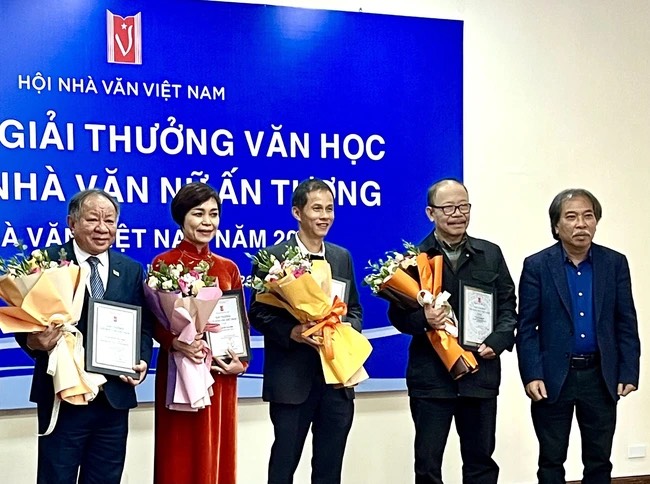 Giải thưởng Hội Nhà văn Việt Nam năm 2022: Bỏ phiếu cho chủ nghĩa nhân văn và sự hy vọng…