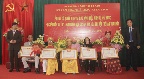 Hà Nam: Trao tặng Danh hiệu "Nghệ nhân ưu tú" lĩnh vực DSVHPVT