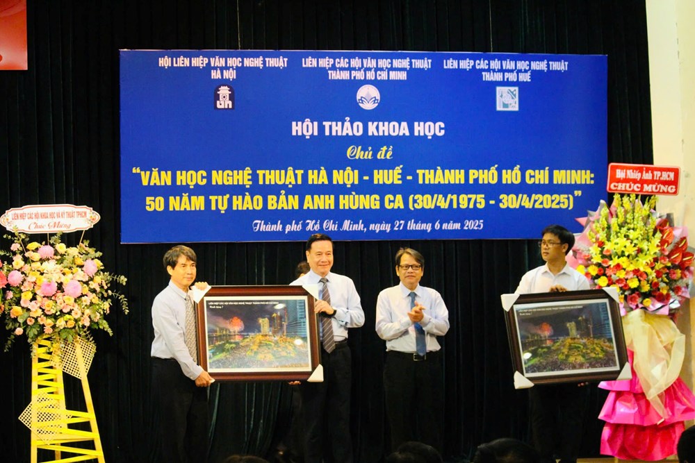 Hội thảo kết nối văn nghệ sĩ ba miền