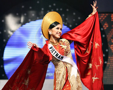 Họp báo công bố cuộc thi Hoa hậu Hoàn vũ Việt Nam 2015