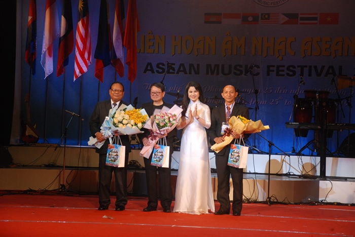 Liên hoan Âm nhạc ASEAN thắm tình hữu nghị và đoàn kết