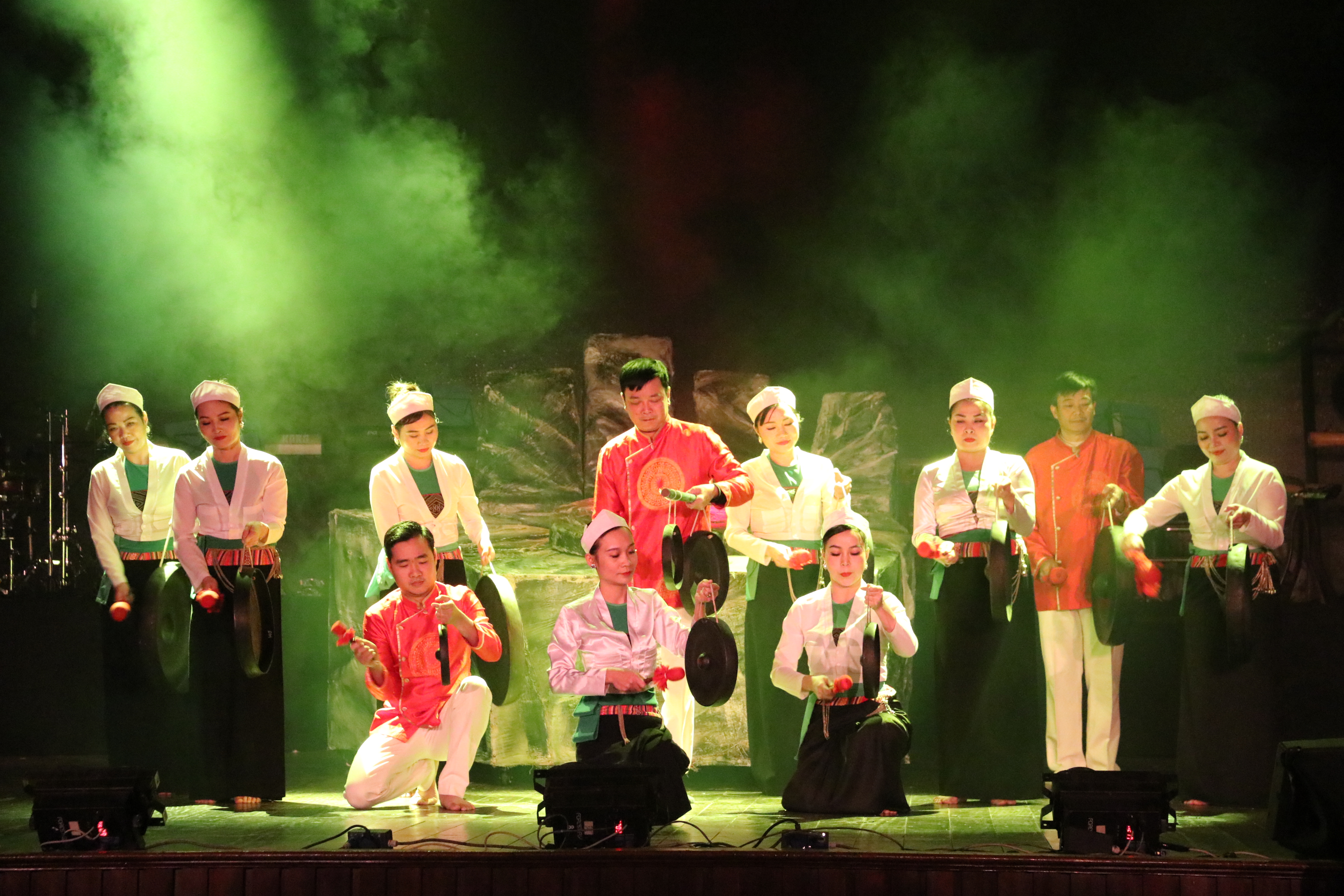 Liên hoan Ca Múa Nhạc toàn quốc - 2021 Những hình ảnh trong chương trình nghệ thuật Bình Thuận lung linh sắc mầu - Nhà hát Ca Múa Nhạc Biển Xanh 26 Tháng Mười Một 2021   /   102 lượt xem