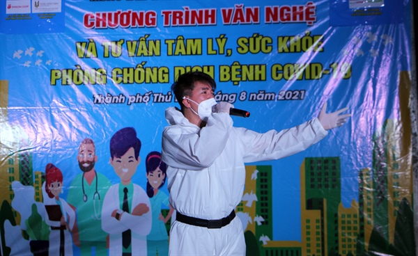 Nguyễn Phi Hùng, Đàm Vĩnh Hưng và nhiều văn nghệ sĩ biểu diễn phục vụ tại khu cách ly, bệnh viện dã chiến TP.HCM