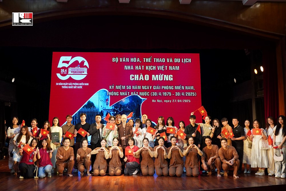 Nhà hát Kịch Việt Nam với “Tháng năm cùng Người”