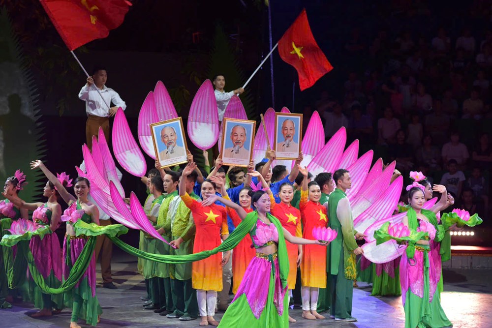 Những màn trình diễn ấn tượng của chương trình nghệ thuật xiếc “Sen”