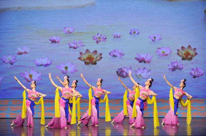 Phối hợp tổ chức biểu diễn nghệ thuật cho đoàn nghệ thuật Thượng Hải, Trung Quốc
