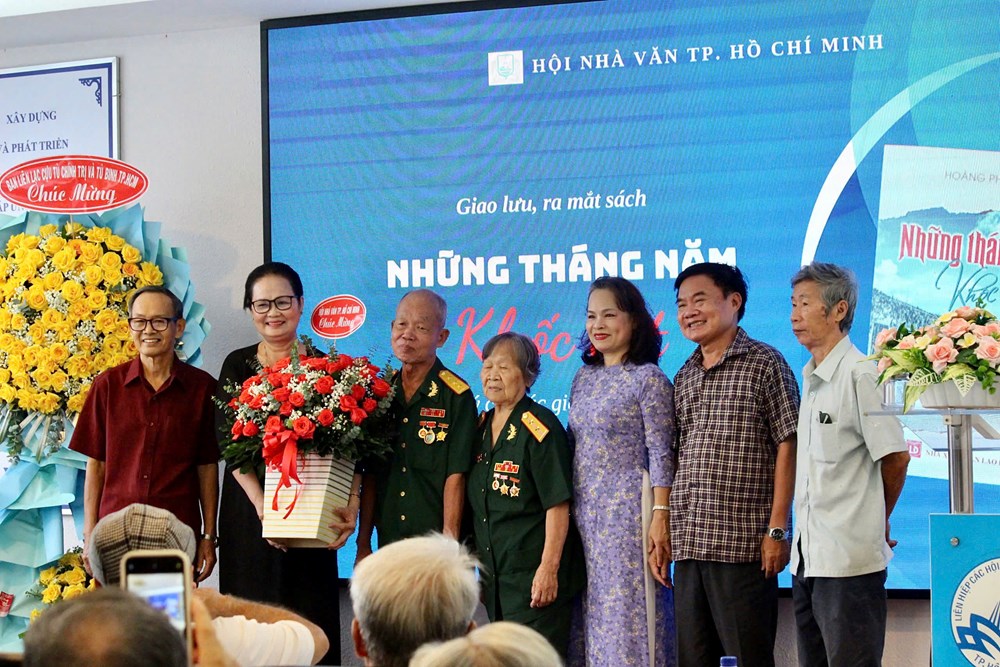 Sống lại ký ức Côn Đảo qua sách “Những năm tháng khốc liệt"