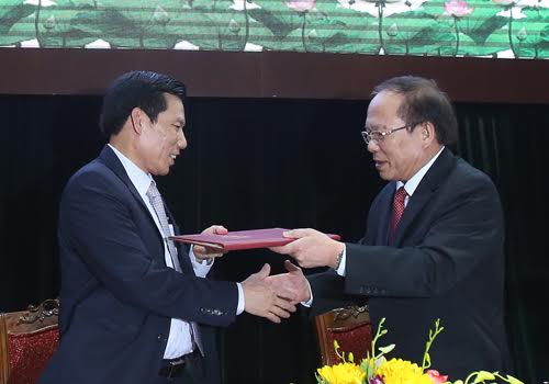 Tân Bộ trưởng Bộ VHTTDL Nguyễn Ngọc Thiện nhận bàn giao công việc
