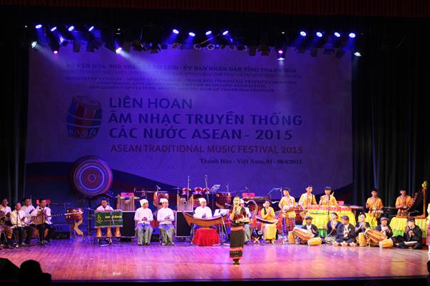 Thứ trưởng Vương Duy Biên dự khai mạc Liên hoan âm nhạc truyền thống các nước ASEAN 2015