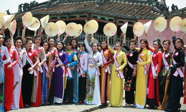 Tổ chức cuộc thi “Hoa hậu Bản sắc Việt toàn cầu 2016”