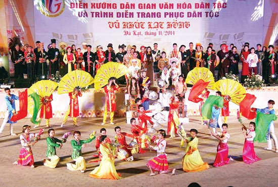 ​Tổ chức Liên hoan Diễn xướng dân gian dân tộc Thái khu vực Tây Bắc