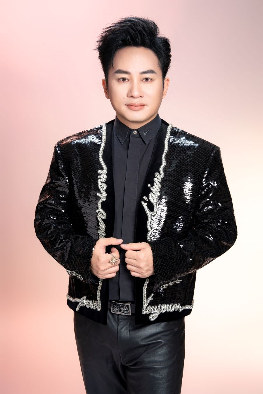 Tùng Dương cùng loạt sao Việt quyên góp hàng tỉ đồng giúp bà con vùng lũ