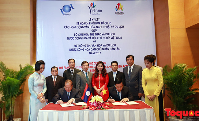 Việt Nam - Lào ký kết kế hoạch phối hợp tổ chức các hoạt động văn hóa, nghệ thuật và du lịch