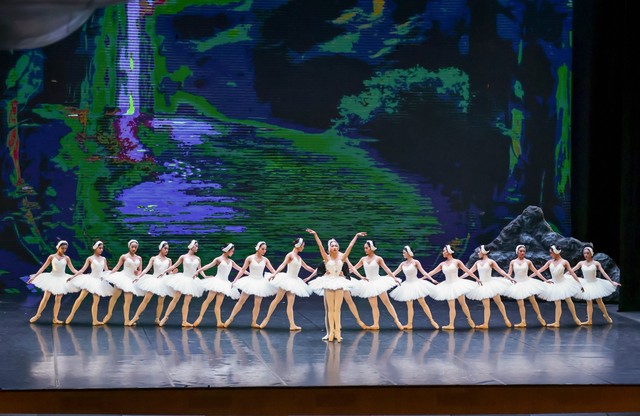 Ballet Hồ Thiên Nga- bữa tiệc nghệ thuật đỉnh cao tại Nhà hát Hồ Gươm