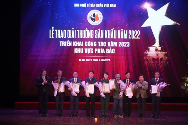 Giải thưởng sân khấu năm 2022: Nỗ lực vì tình yêu sân khấu