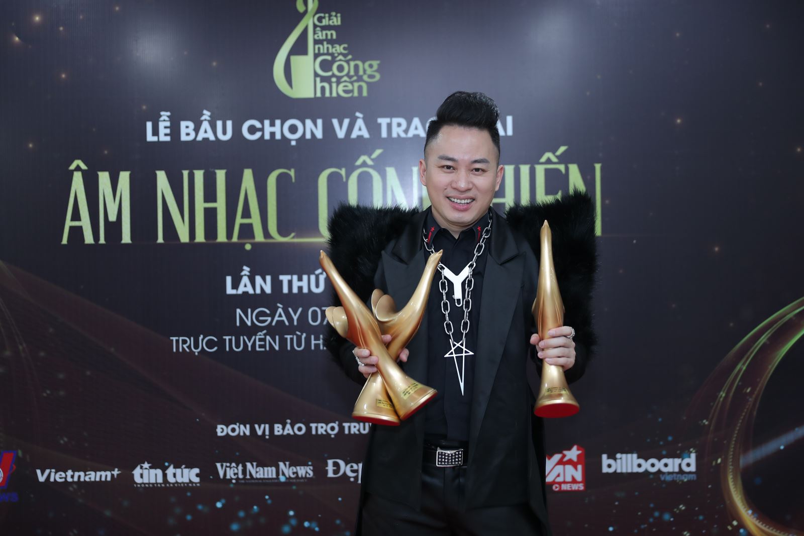 Bầu chọn và trao giải Âm nhạc Cống hiến lần 16-2021: Tùng Dương đã chọn… bứt phá