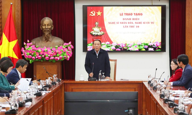 Bộ trưởng Nguyễn Văn Hùng: Lễ trao tặng danh hiệu NSND, NSƯT lần thứ 10 tôn vinh vai trò của người nghệ sĩ trong công cuộc đóng góp cho sự phát triển của văn hóa nghệ thuật
