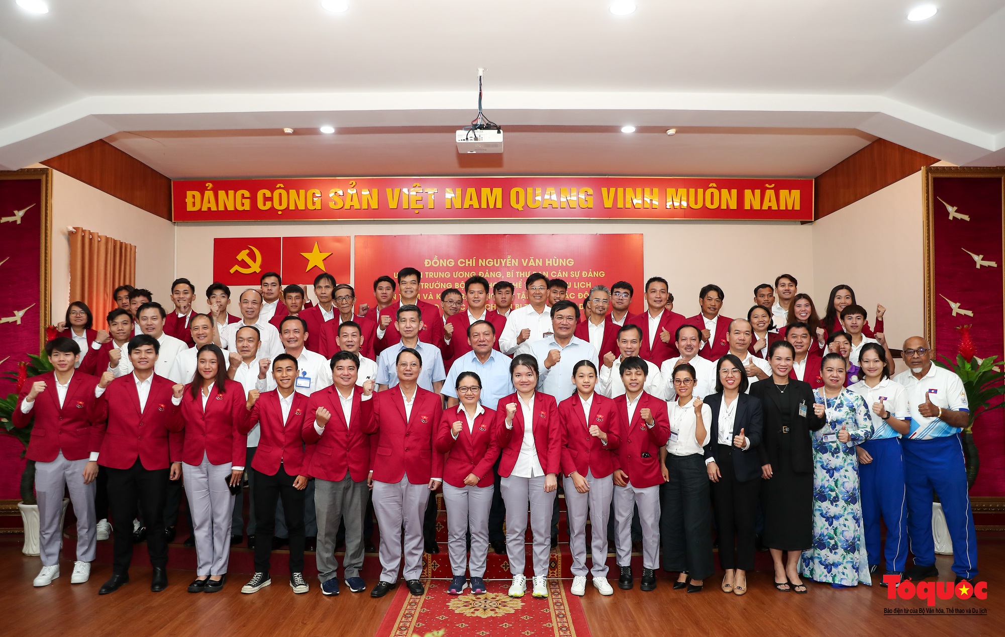 Bộ trưởng Nguyễn Văn Hùng thăm và động viên các đội tuyển tham dự ASIAD 19 tại TP.HCM