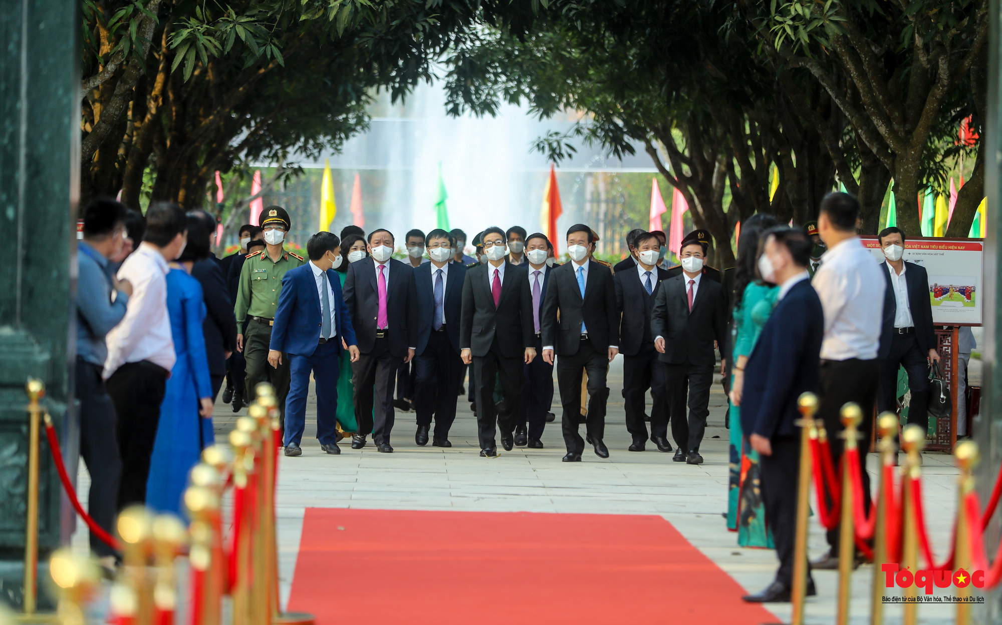 Lãnh đạo Đảng và Nhà nước dâng hương tưởng niệm Bác Hồ tại Khu di tích Kim Liên