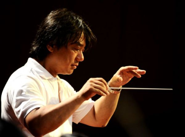 ​Nhạc trưởng Honna Tetsuji biểu diễn tại chương trình Hòa nhạc Giao hưởng Đặc biệt II